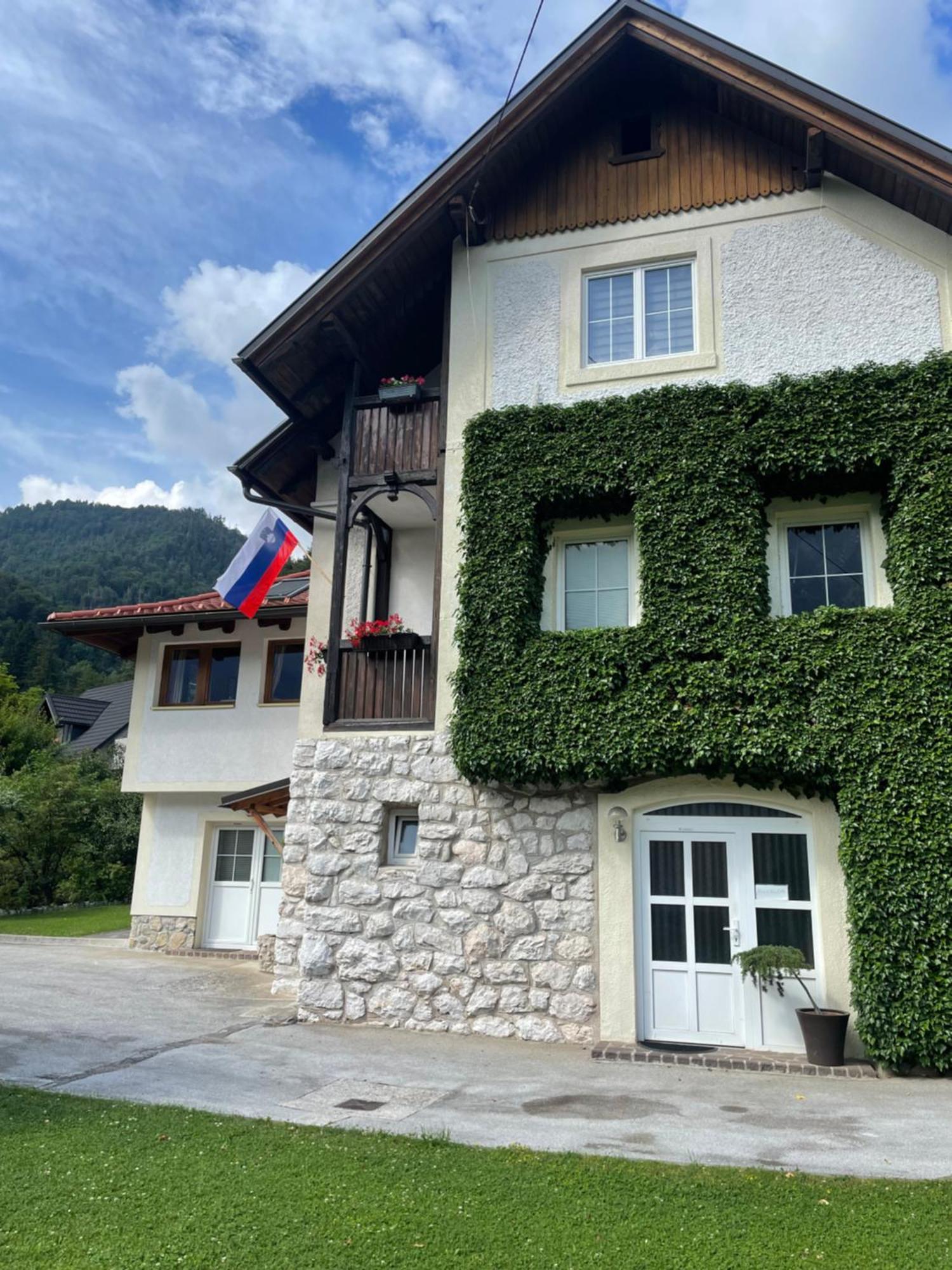 Studio Apartment Ta5Ek Jesenice Luaran gambar